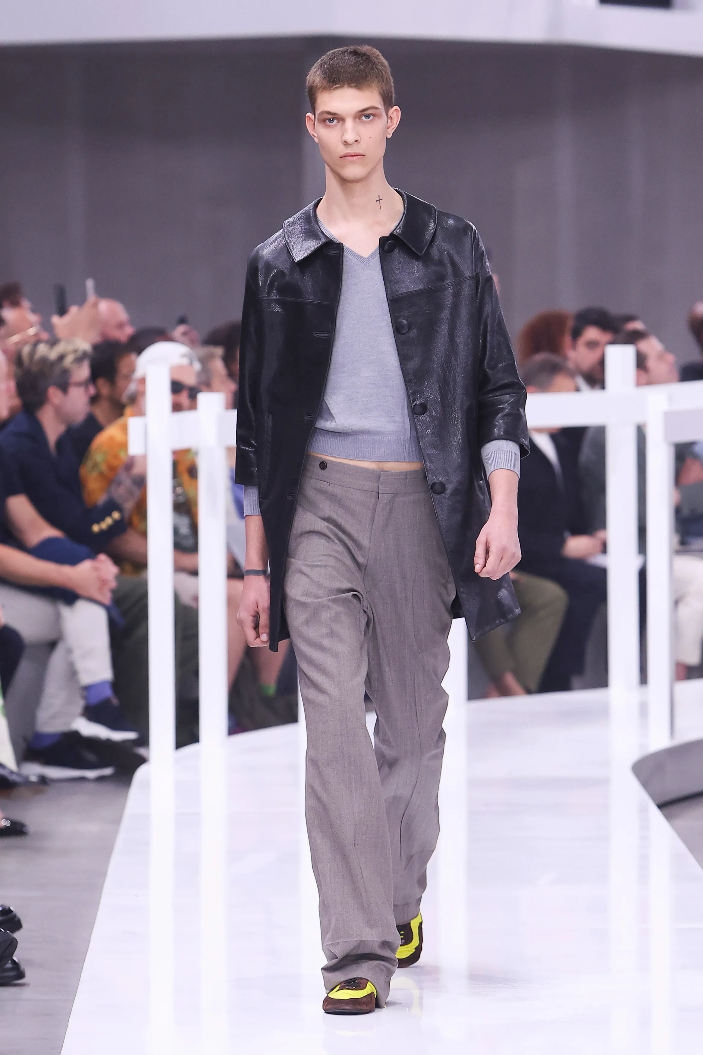 【PRADA-2025SS】 シャツ - ブラック Prada | SS25 Menswear Collection